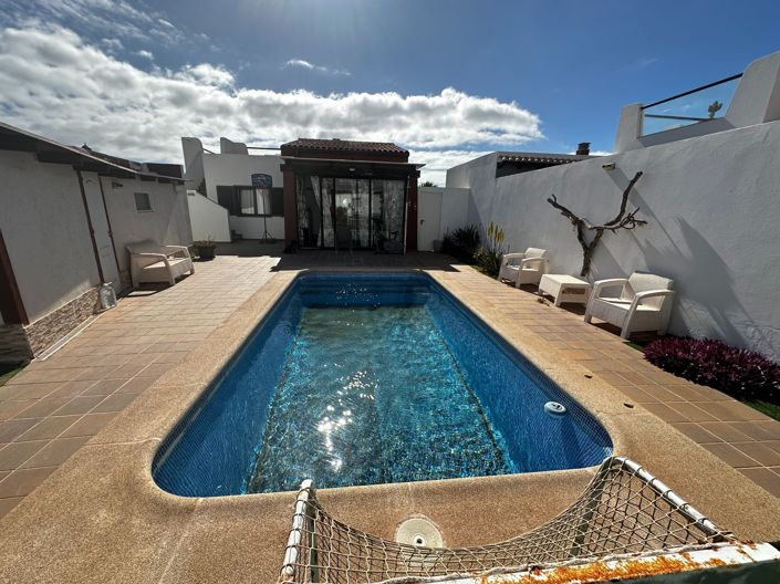 Image No.1-4 Bed Villa for sale