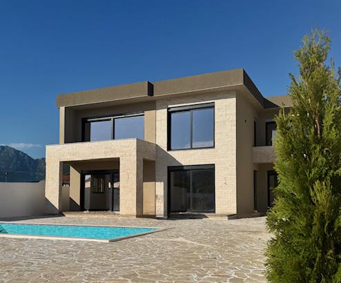Image No.1-4 Bed Villa for sale