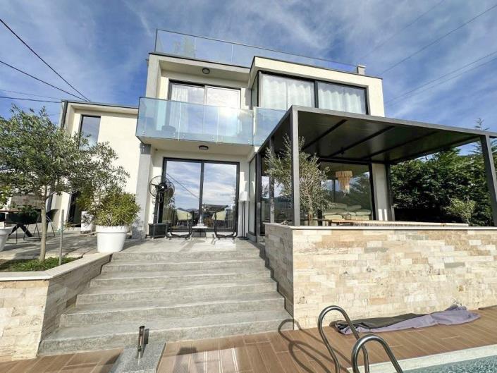 Image No.1-3 Bed Villa for sale
