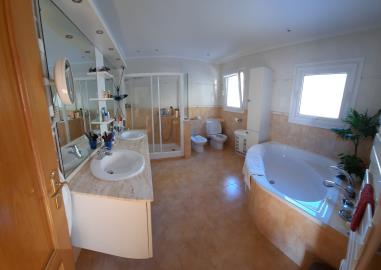 Ma3-En-suite-Bathroom-1---Full