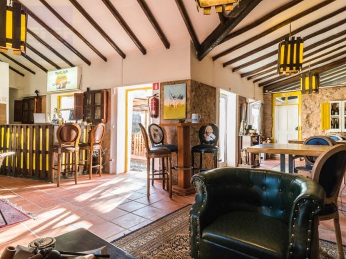 Image No.1-4 Bed Commercial for sale