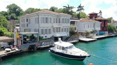 Istanbul-Beykozda-Genis-Rihtimli-Satilik-Tarihi-Yali-otto-holding-3