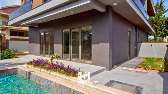 Image No.1-5 Bed Villa for sale