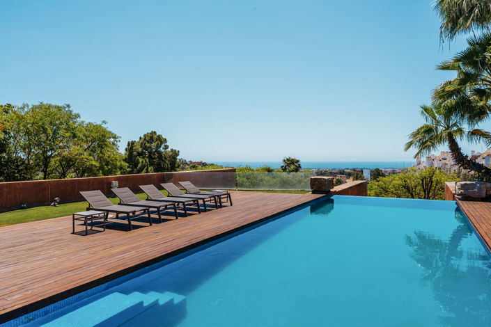 Image No.1-8 Bed Property for sale