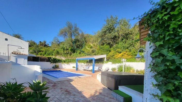 Image No.1-6 Bed Villa for sale