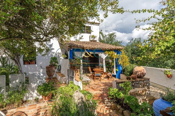 Image No.1-6 Bed Villa for sale