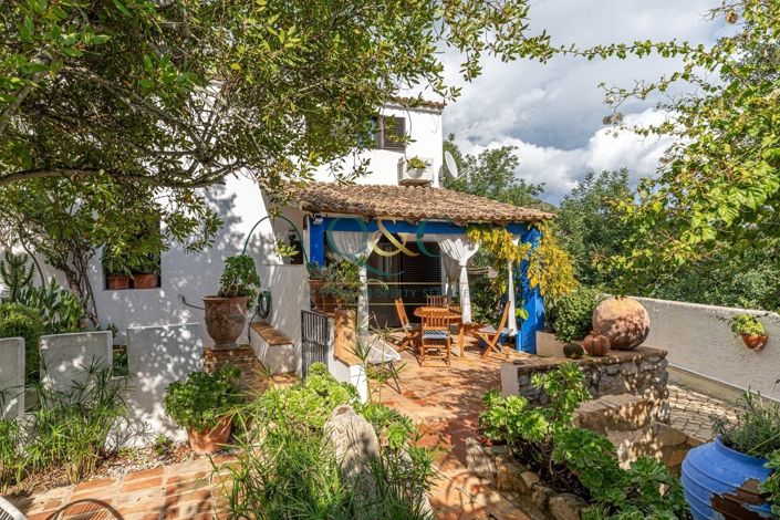 Image No.1-6 Bed Villa for sale