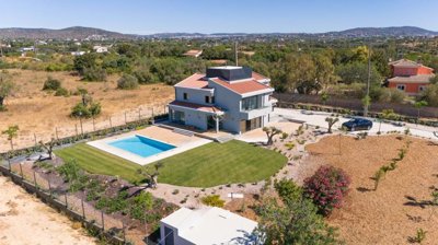 Quintas & Casas  most sold property