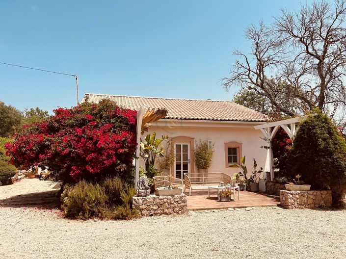 Image No.1-3 Bed Villa for sale