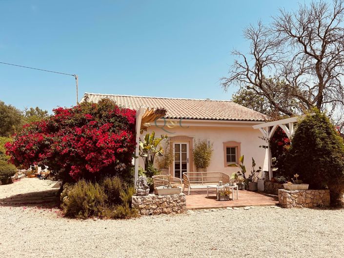 Image No.1-3 Bed Villa for sale