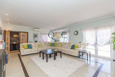 Quintas & Casas  most sold property