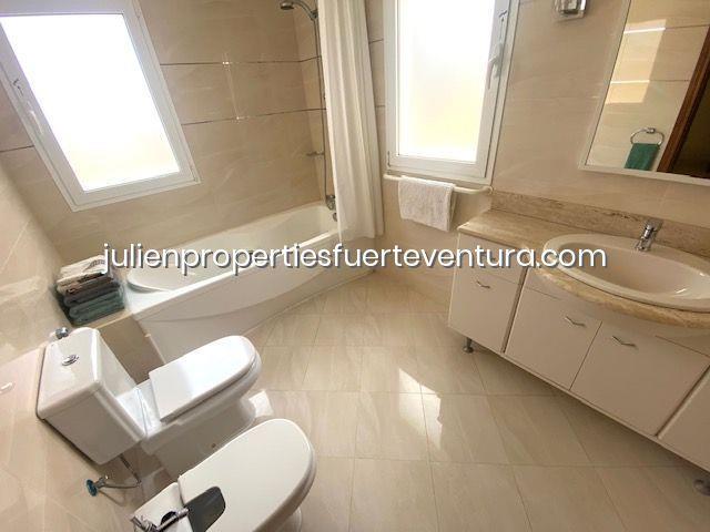 Image No.23-5 Bed Villa / Detached for sale