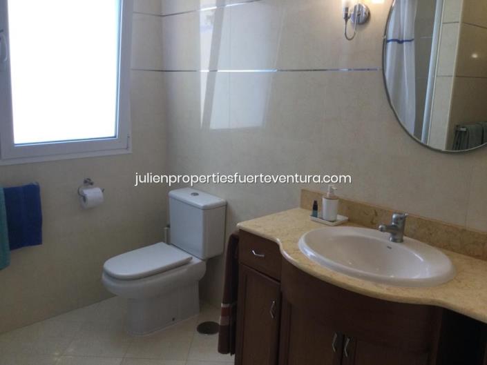 Image No.28-5 Bed Villa / Detached for sale