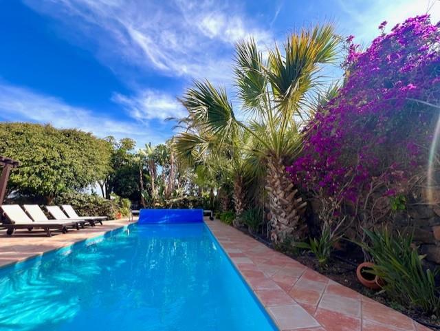 Image No.2-4 Bed Chalet for sale