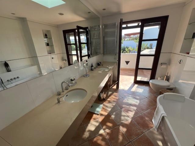 Image No.28-4 Bed Chalet for sale