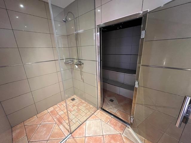 Image No.36-4 Bed Chalet for sale