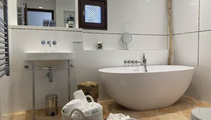 Image No.35-4 Bed Chalet for sale