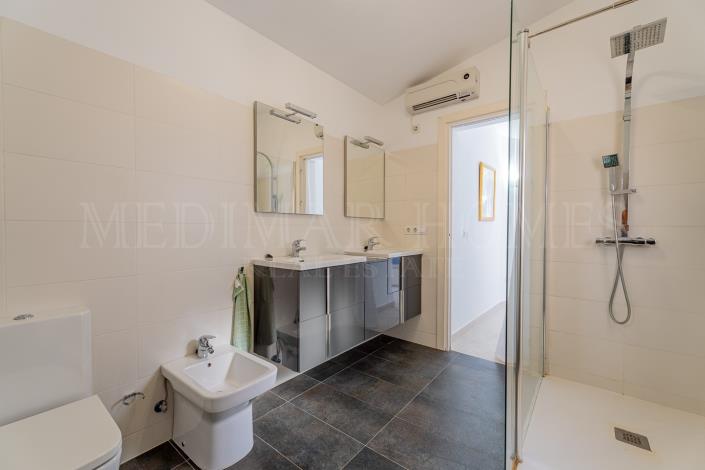 Image No.29-3 Bed Villa / Detached for sale