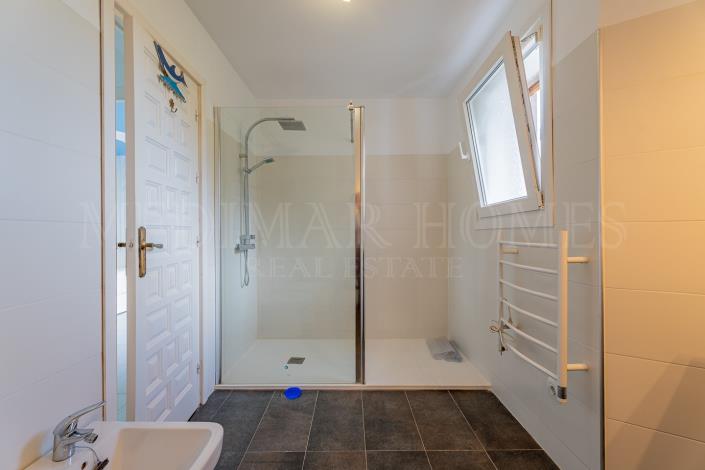 Image No.39-3 Bed Villa / Detached for sale