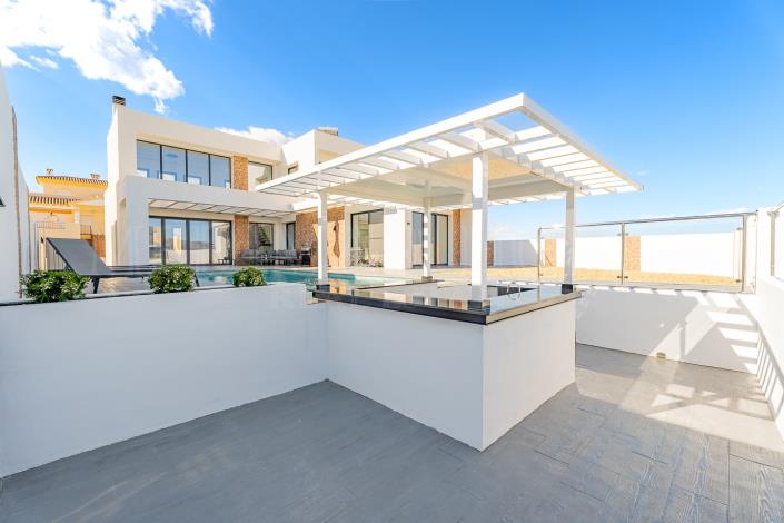 Image No.47-3 Bed Villa / Detached for sale