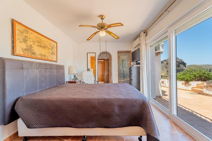 Image No.20-4 Bed Villa / Detached for sale