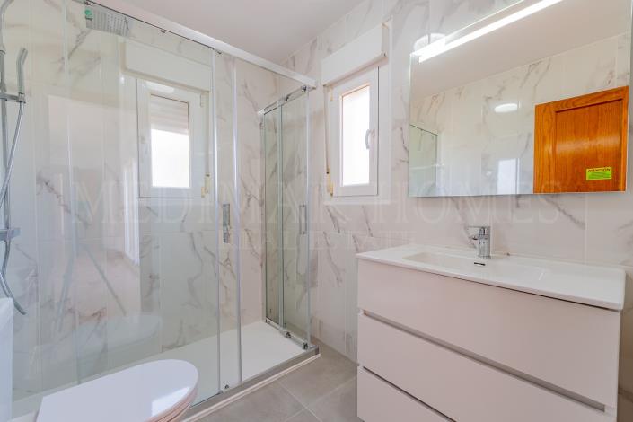 Image No.29-4 Bed Villa / Detached for sale