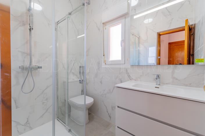 Image No.38-4 Bed Villa / Detached for sale