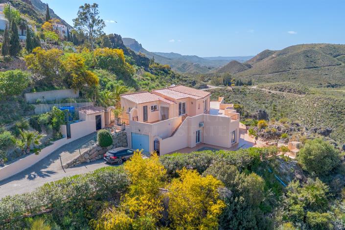 Image No.59-4 Bed Villa / Detached for sale