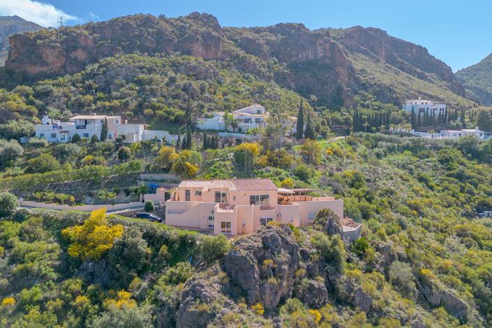 Image No.61-4 Bed Villa / Detached for sale