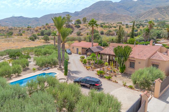 Image No.4-3 Bed Chalet for sale