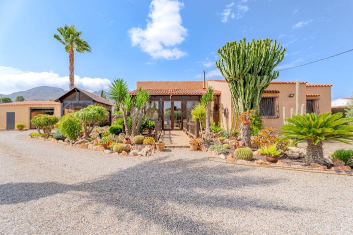 Image No.7-3 Bed Chalet for sale