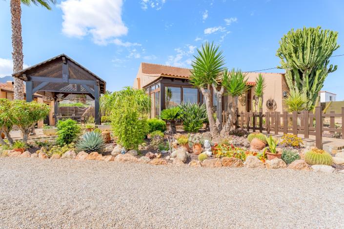 Image No.11-3 Bed Chalet for sale