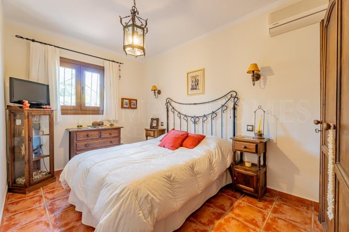 Image No.40-3 Bed Chalet for sale