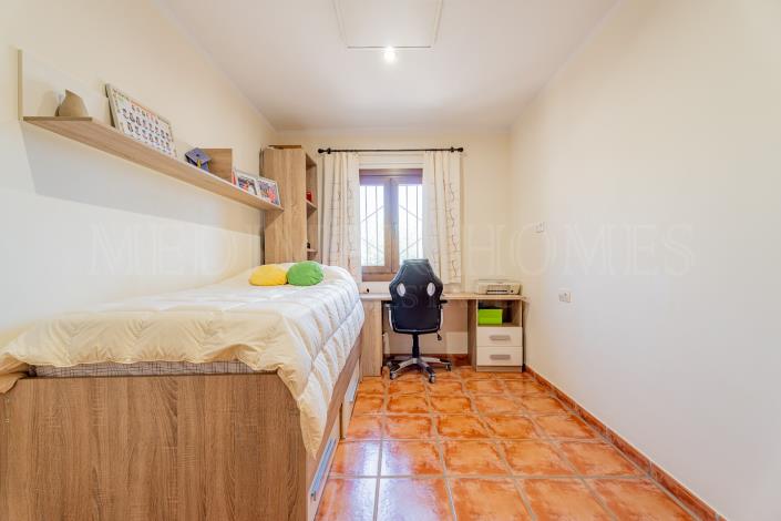 Image No.43-3 Bed Chalet for sale