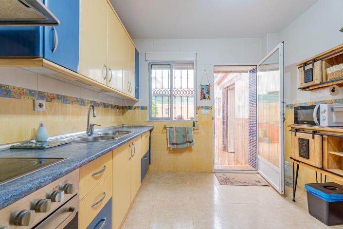 Image No.18-3 Bed Townhouse for sale