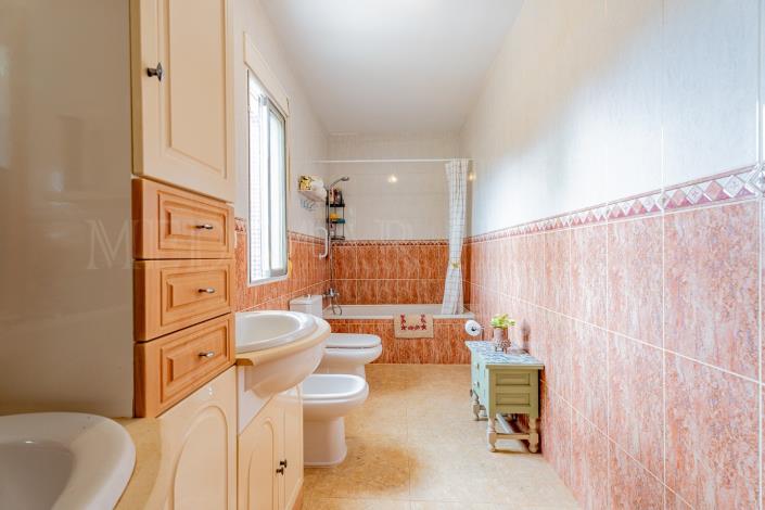 Image No.36-3 Bed Townhouse for sale