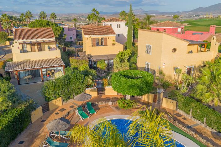 Image No.4-3 Bed Villa / Detached for sale