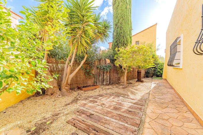 Image No.11-3 Bed Villa / Detached for sale