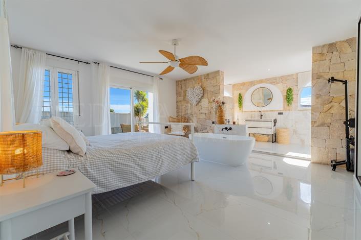 Image No.25-4 Bed Villa / Detached for sale