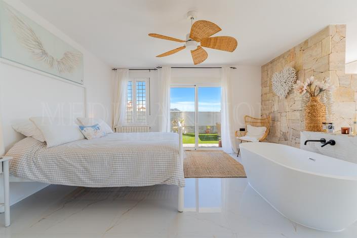 Image No.26-4 Bed Villa / Detached for sale