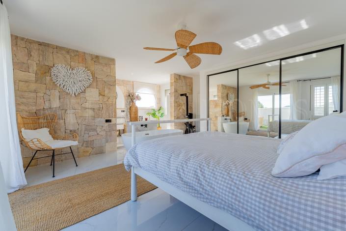 Image No.29-4 Bed Villa / Detached for sale