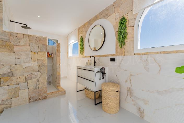 Image No.30-4 Bed Villa / Detached for sale