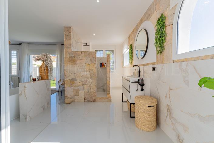 Image No.32-4 Bed Villa / Detached for sale