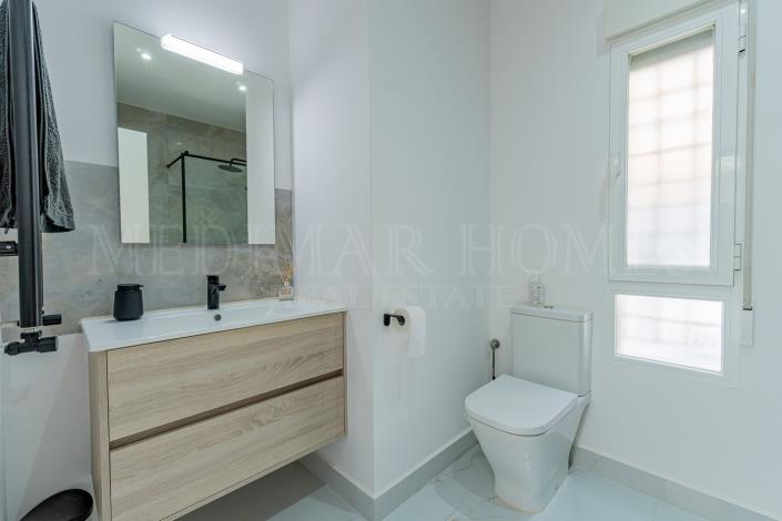 Image No.44-4 Bed Villa / Detached for sale