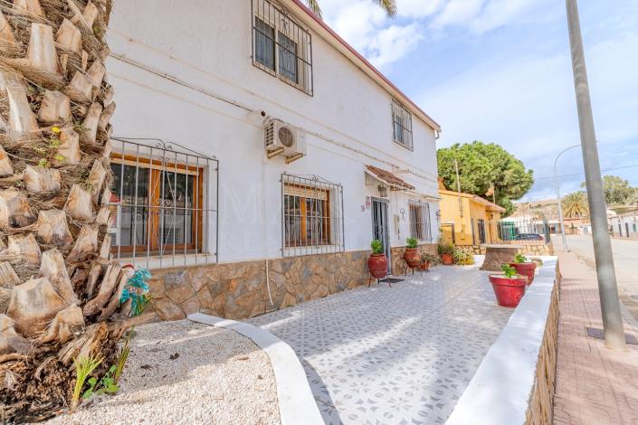 Image No.3-4 Bed Townhouse for sale