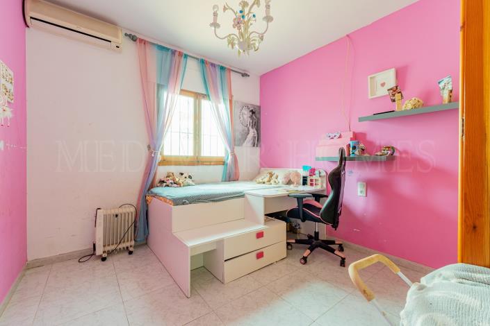 Image No.13-4 Bed Townhouse for sale