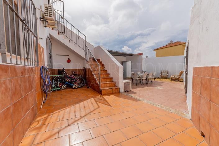 Image No.19-4 Bed Townhouse for sale