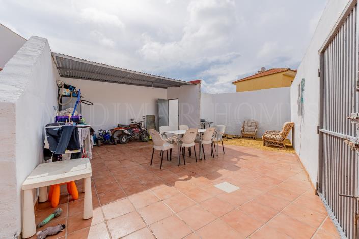 Image No.20-4 Bed Townhouse for sale