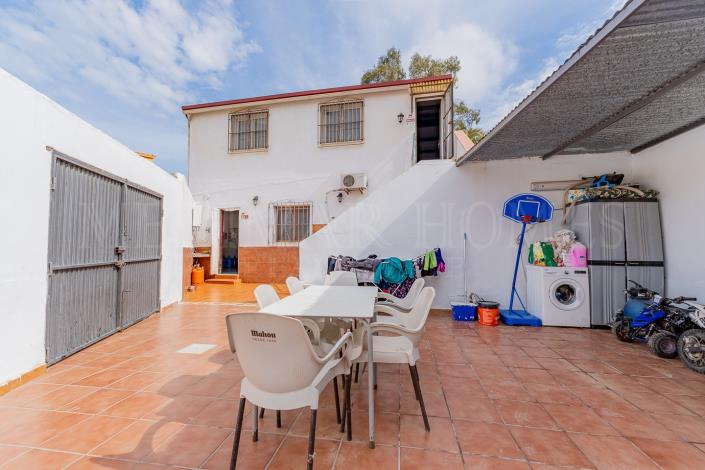 Image No.22-4 Bed Townhouse for sale