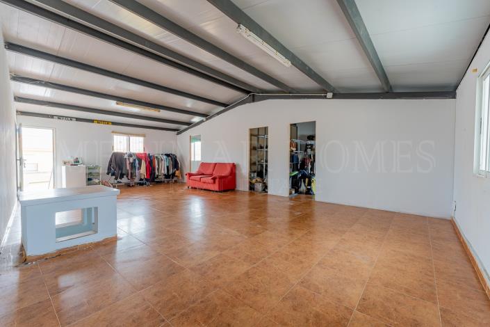 Image No.25-4 Bed Townhouse for sale